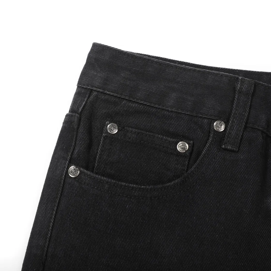 P280 (top version) Chrome hearts new city-limited flame plaid black and pink jeans Chrome hearts city-limited jeans Hardware customization Original development vintage levis American-made 501 black and gray base remake Levi's American-made 501 base imported sheepskin 925 silver remake [Top heavy industry fashion design] Consistently high-street luxury style. Speaking of this style, the Zangyin family and GU family are definitely the leading representative brands. Especially the Zangyin family has really achieved a state-of-the-art effect in creating high-street style. The unique washed material is used to create this style. The color system is already quite eye-catching. After it is decorated with patchwork cross flowers, it cleverly highlights the charm of the brand. Secondly, this style uses classic The high-waist cutting design highlights the long legs and fashionable temperament of the upper body. The brand is highly recognizable and the slim fit configuration is more suitable for daily wear. It is a product that interprets personality, fashion, and specifications at a glance. This single product is enough to make any fan excited. It can be a white T-shirt for a youthful college style, or a tight suspender for a royal style. It has strong matching ability and can be easily controlled by men.  [Materials and craftsmanship] Needless to say, this point goes without saying. As an excellent craftsman brand, Zangyin’s requirements for details and craftsmanship are really perfect. The washed color of this model has gone through so many processes, not to mention the embellishment of denim appliques. It is also purely hand-made and sewn. Just like what they believe in, only hand-made things have soul and have the meaning of wear. A top-notch heavy-duty fashionable denim item, I look forward to your perfect interpretation! !  Color: Black Size: S M L XL